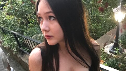 Enter GiannaSky VIP Show