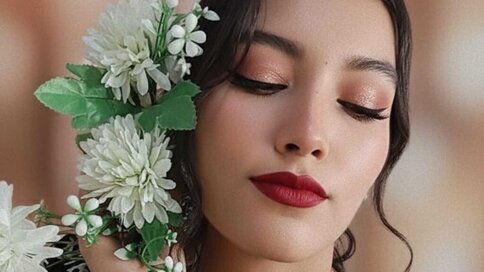 Enter HallyMoon VIP Show