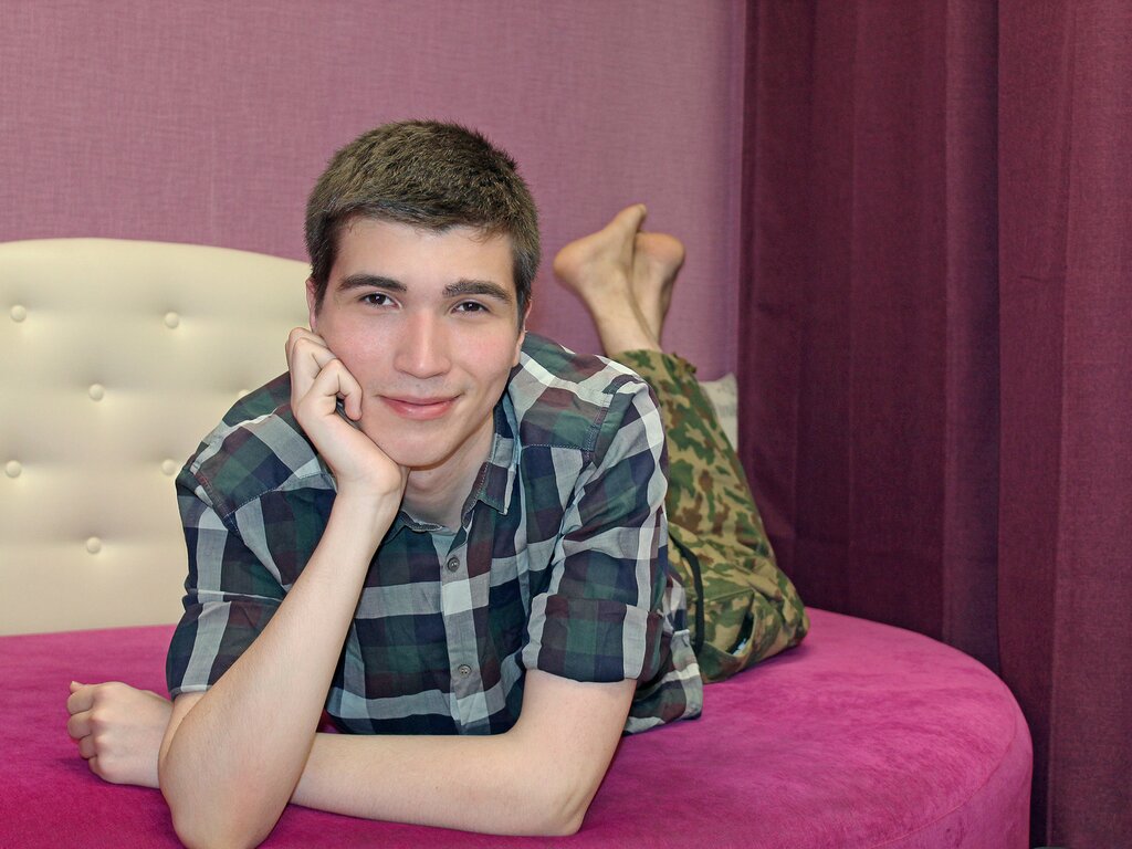 Enter HazeLeon VIP Show