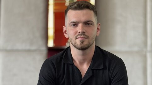 Enter IkerGale VIP Show