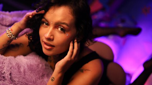 Enter IsabellaMontier VIP Show