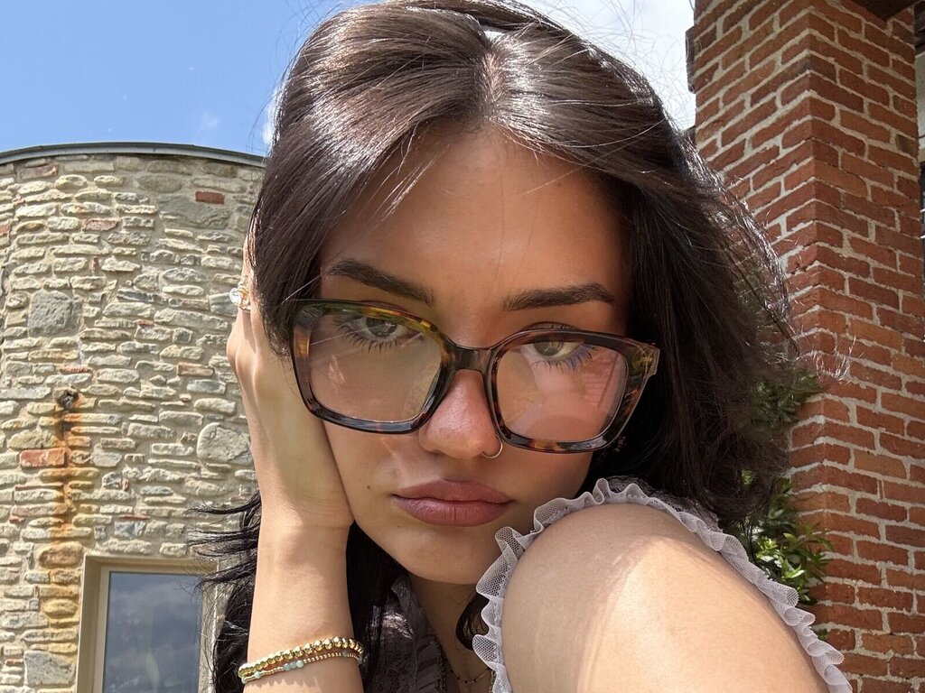 Enter Isabrownie VIP Show