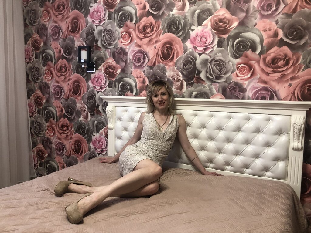 Enter IsoldaSven VIP Show