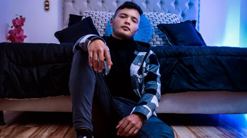 Enter JamesAlessandro VIP Show