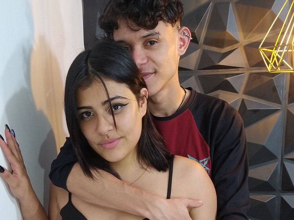 Enter JenAndRonnie VIP Show