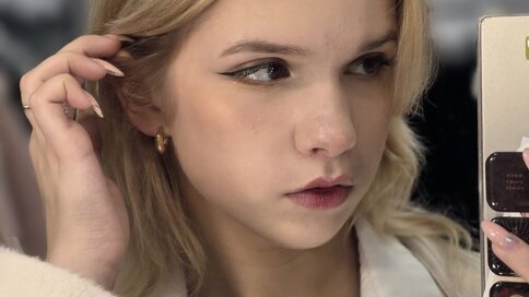 Enter JesseniaMinarik VIP Show