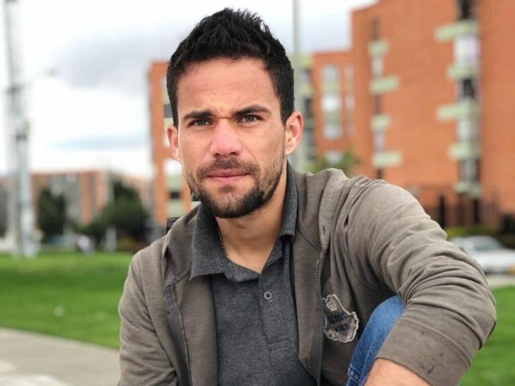 Enter JonhClairmont VIP Show