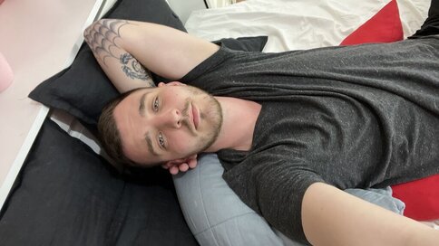 Enter JovanniCaliente VIP Show