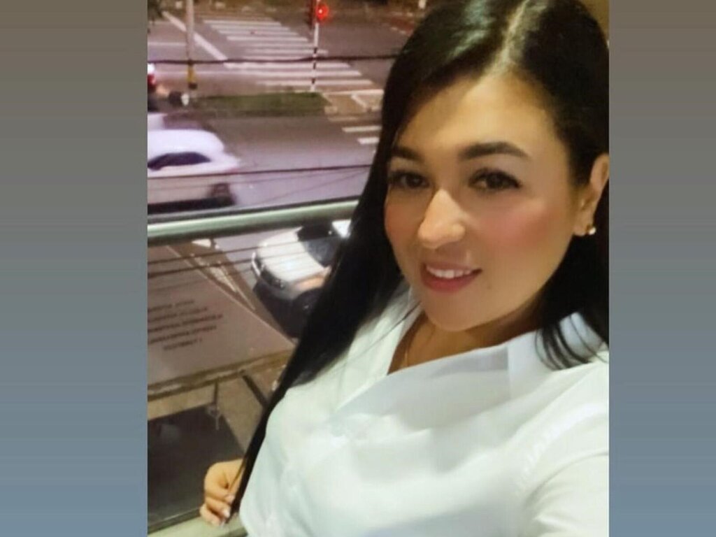 Enter JuliannaOrtiz VIP Show