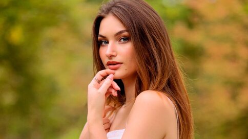 Enter Junessa VIP Show