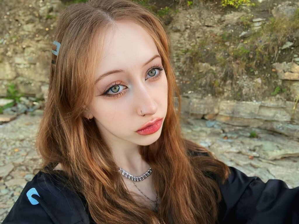 Enter KacieMutter VIP Show