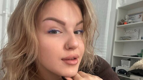 Enter KarinaFiligrano VIP Show