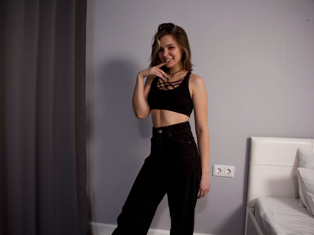 Enter KarineSage VIP Show