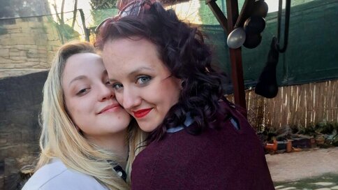 Enter KateAndPetra VIP Show