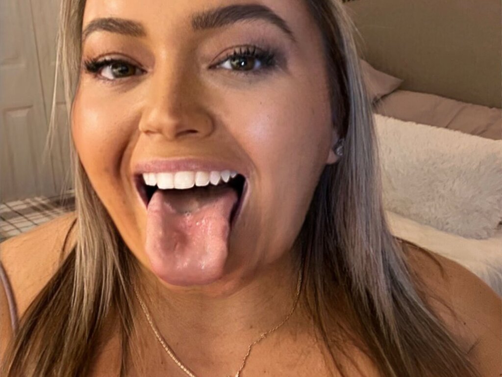 Enter KennedyKnox VIP Show