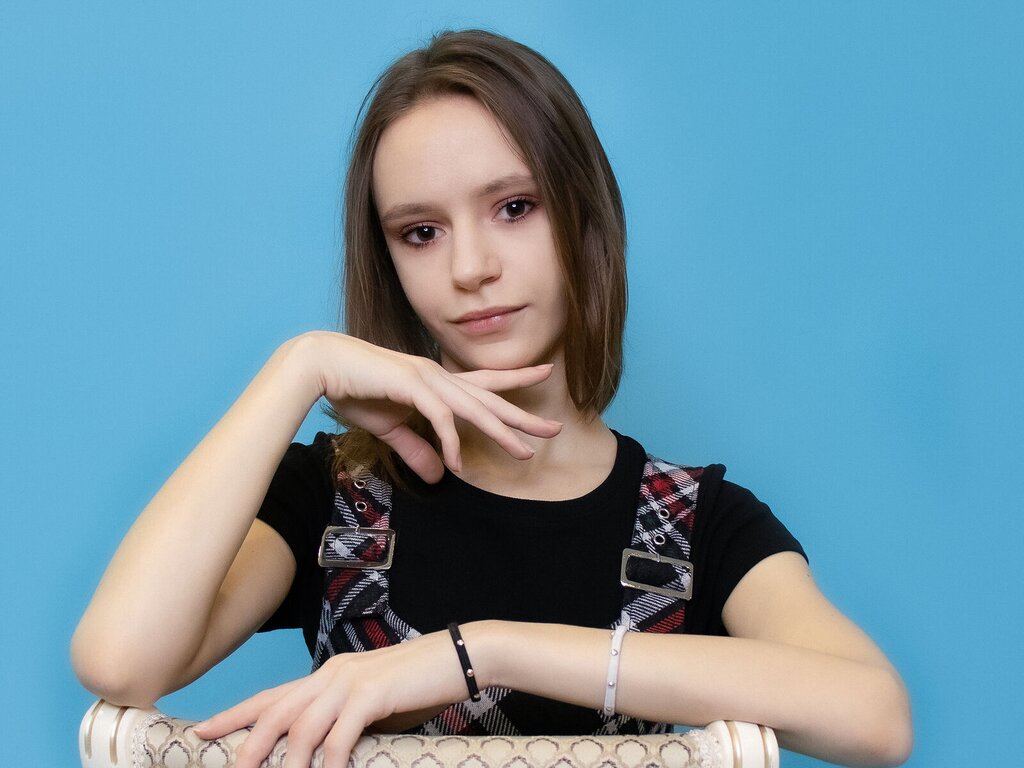 Enter KenzieBuzz VIP Show