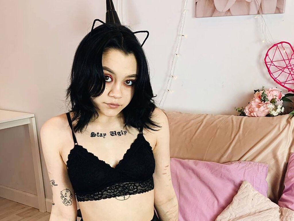 Enter KiraSims VIP Show