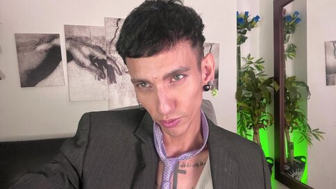 Enter KurtLust VIP Show