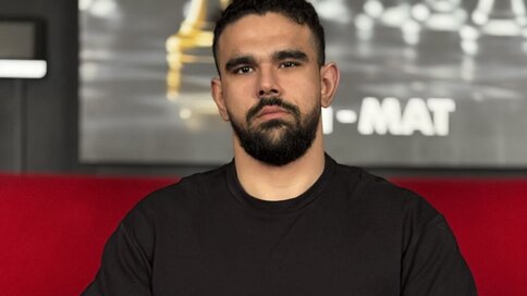 Enter KysonRhodes VIP Show