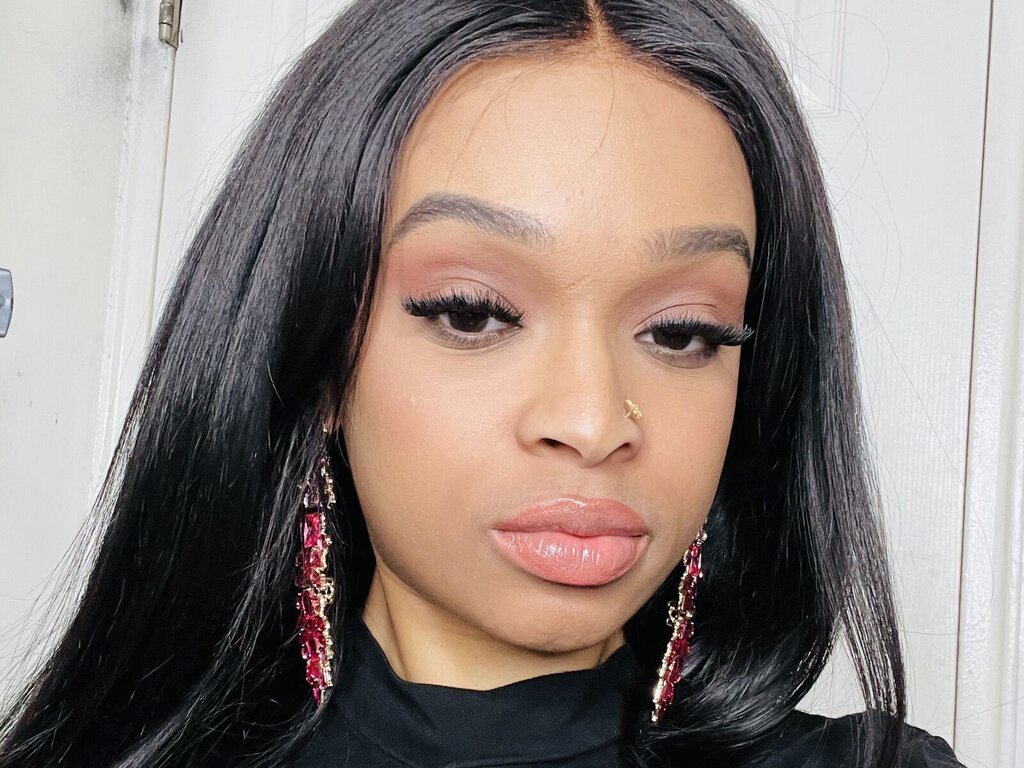 Enter LailaBarnes VIP Show