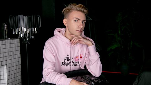 Enter LandonApollo VIP Show