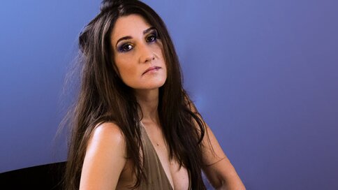 Enter LaraRamos VIP Show