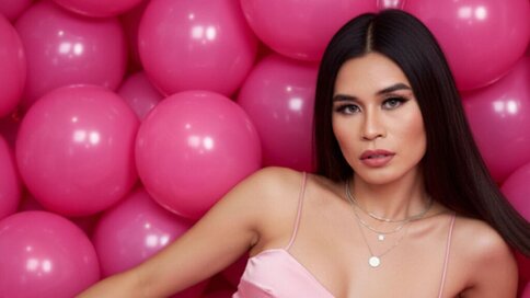 Enter LavianaThompson VIP Show