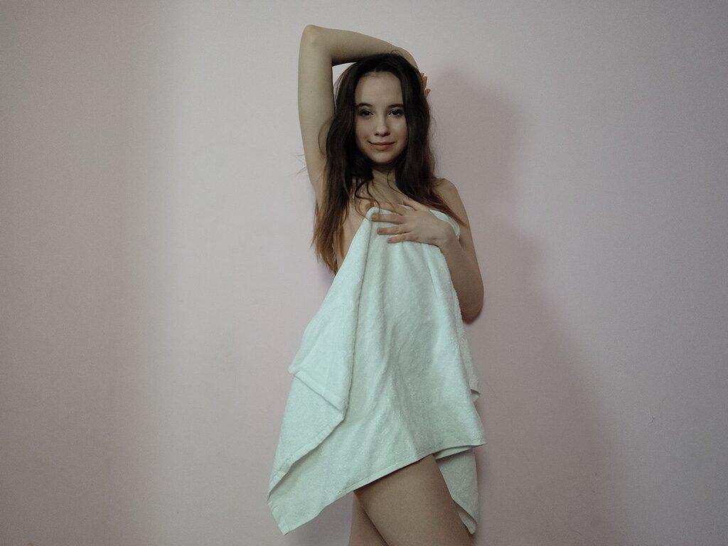 Enter lamolia VIP Show