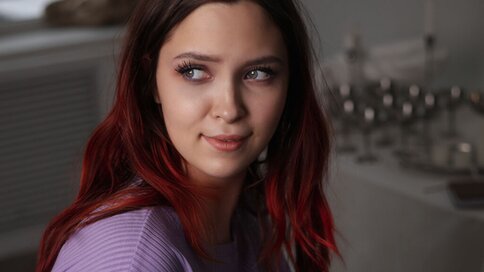 Enter LeeMonica VIP Show