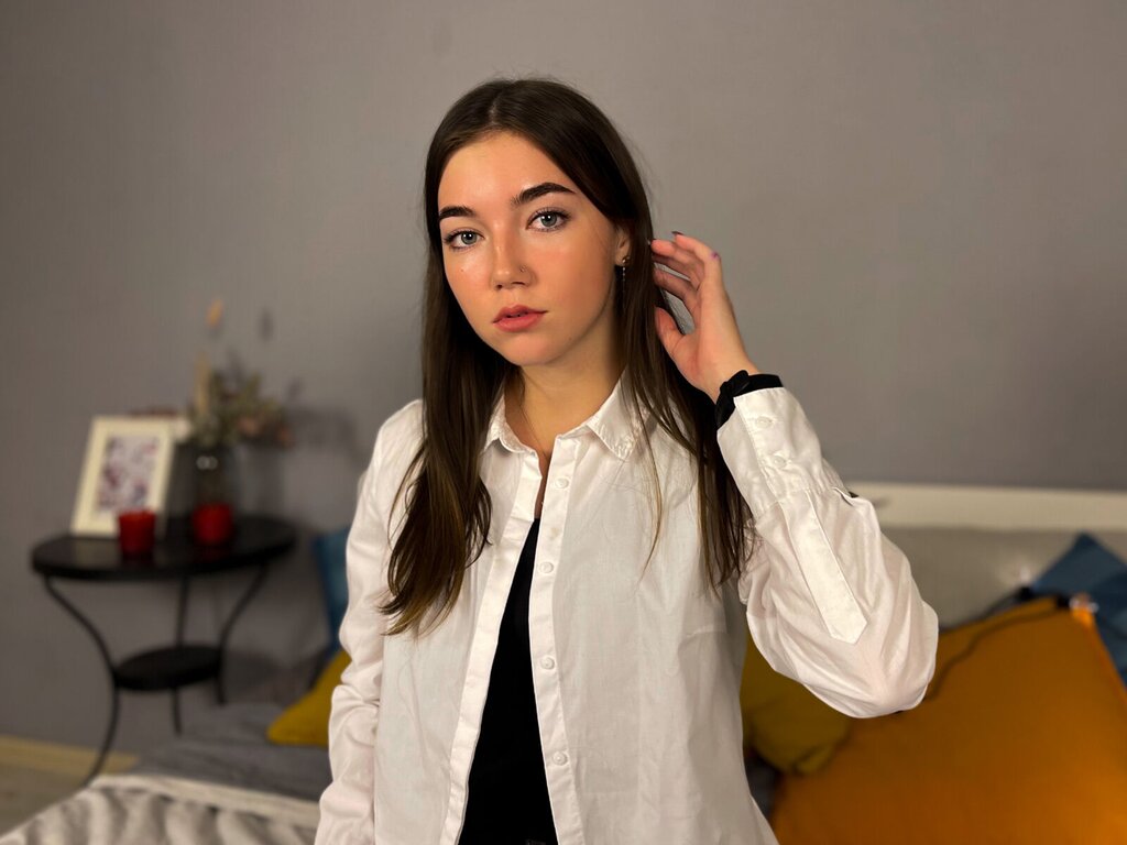 Enter LeiaMorris VIP Show