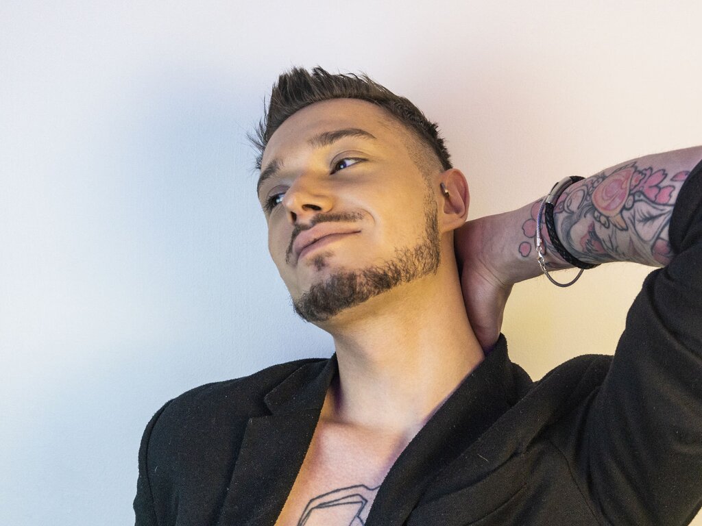 Enter LeonDominique VIP Show