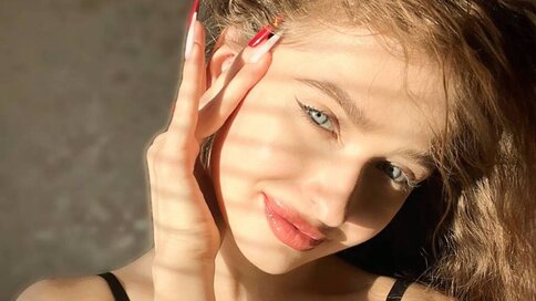 Enter LiaMorrel VIP Show