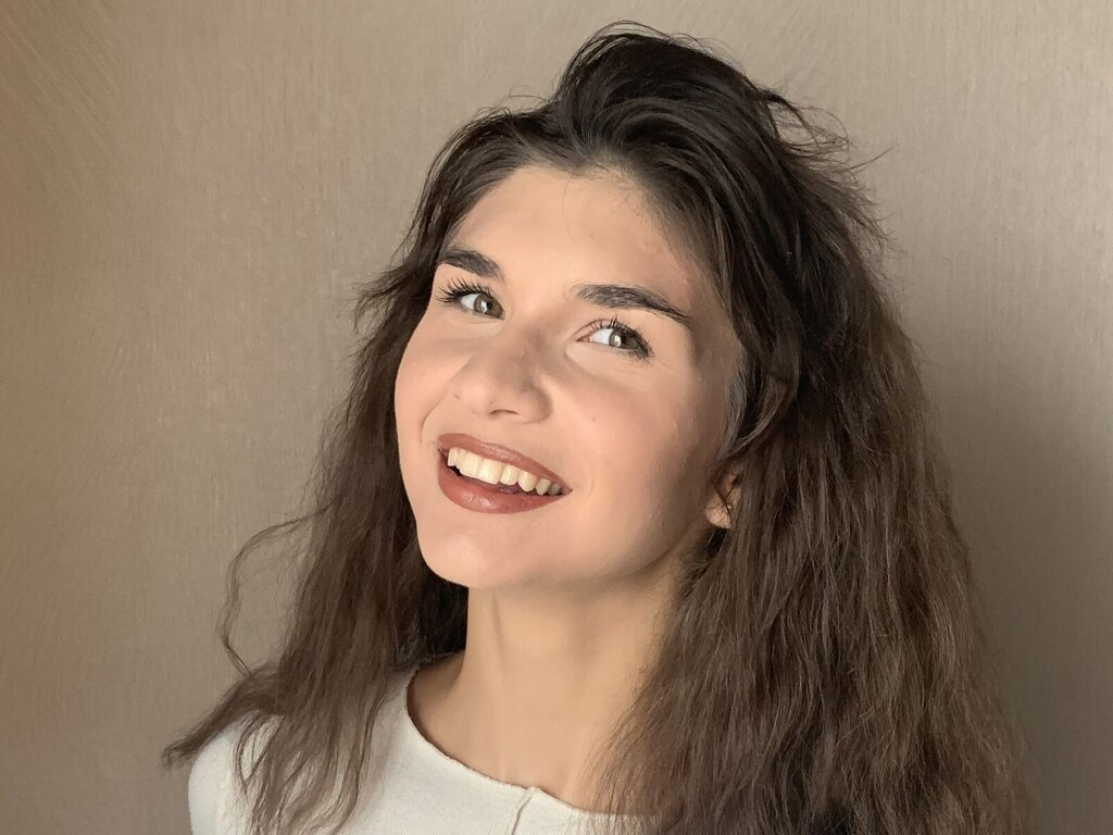 Enter LiaNiss VIP Show