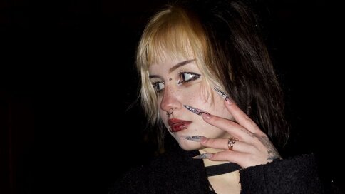 Enter LiyaLuna VIP Show