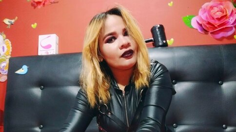 Enter LondonSarah VIP Show