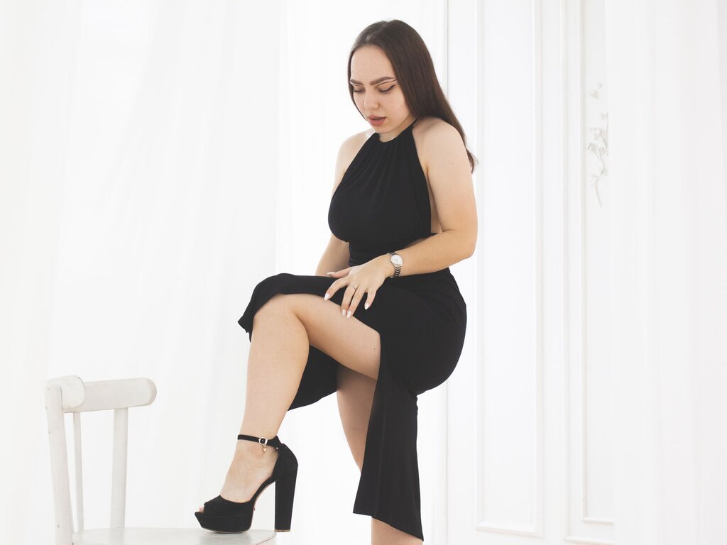 Enter LoraGrady VIP Show