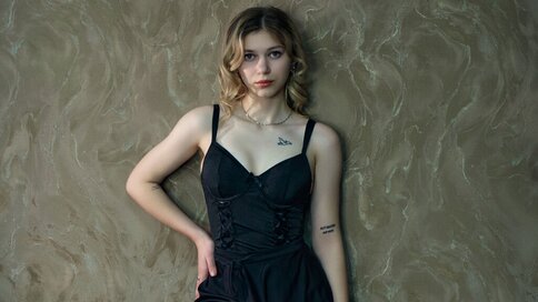 Enter LoraSomerly VIP Show