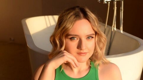 Enter LunaFrosen VIP Show