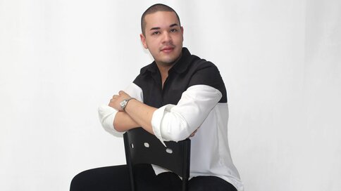 Enter MARTINVITORIA VIP Show