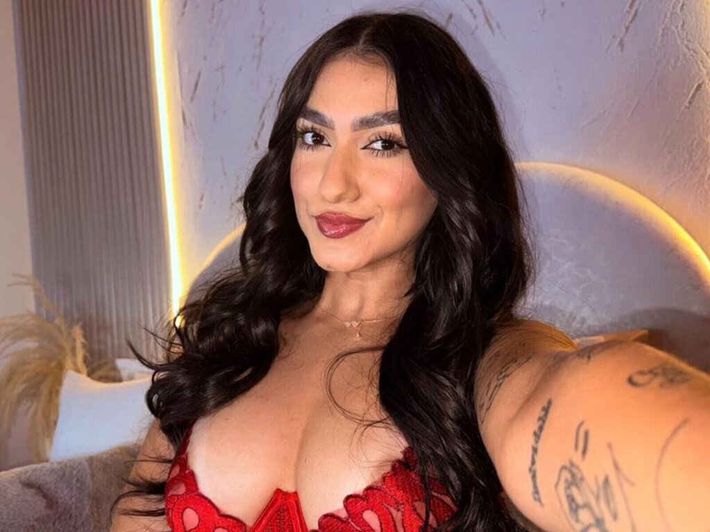 Enter ManuelaHall VIP Show