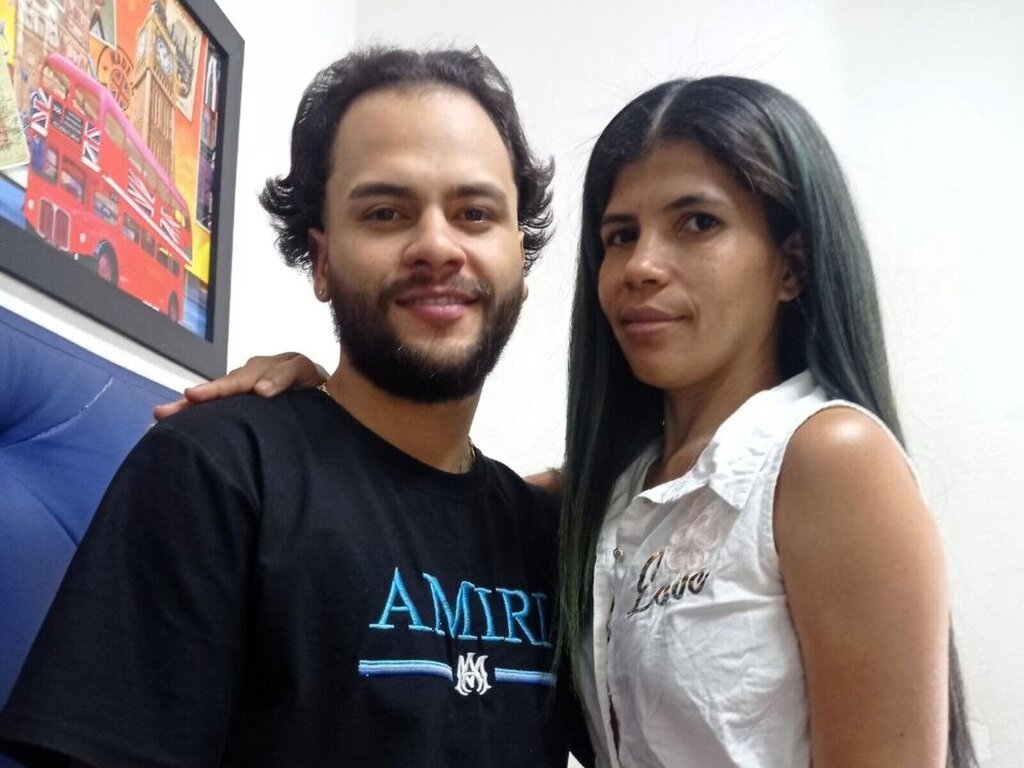 Enter MarceyJuan VIP Show