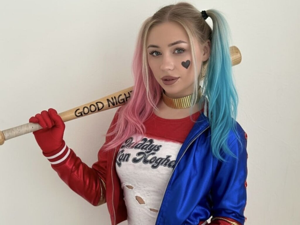 Enter MargoRobbz VIP Show