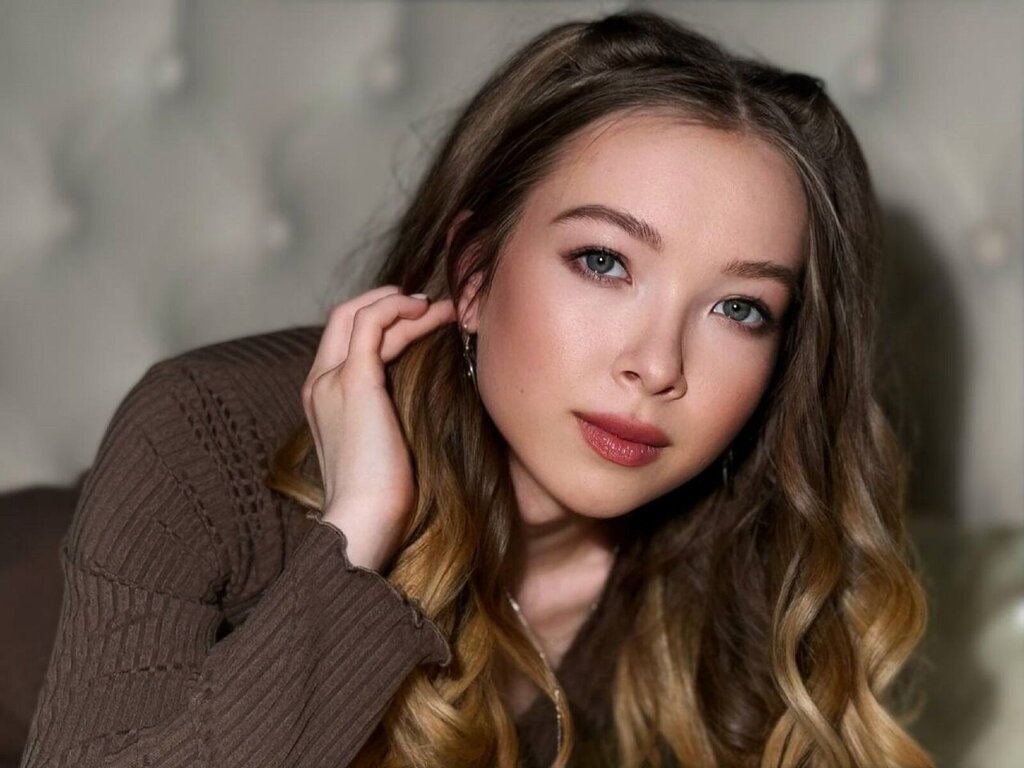 Enter MargoSlamy VIP Show