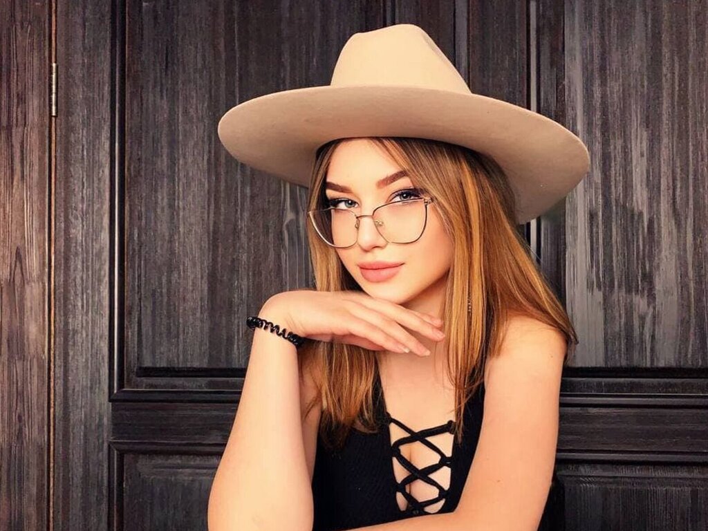 Enter MarilynBerry VIP Show