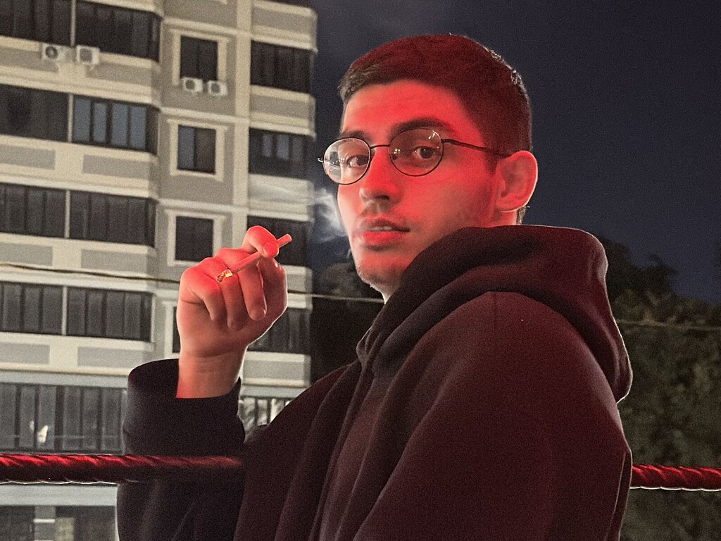 Enter MarkLuconar VIP Show