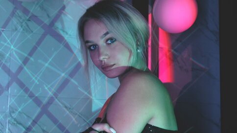 Enter MaryCaroll VIP Show