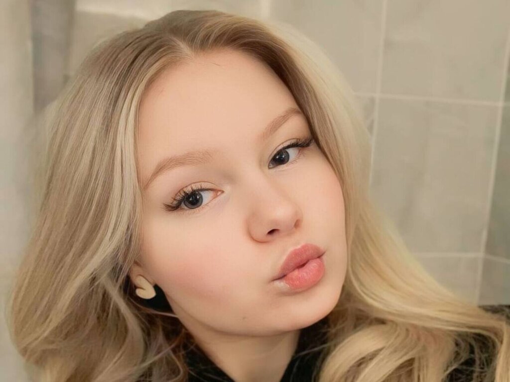 Enter MaryamGlore VIP Show