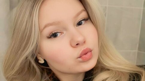 Enter MaryamGlore VIP Show