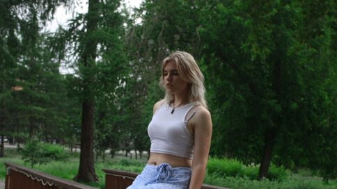 Enter MelisaMokriski VIP Show