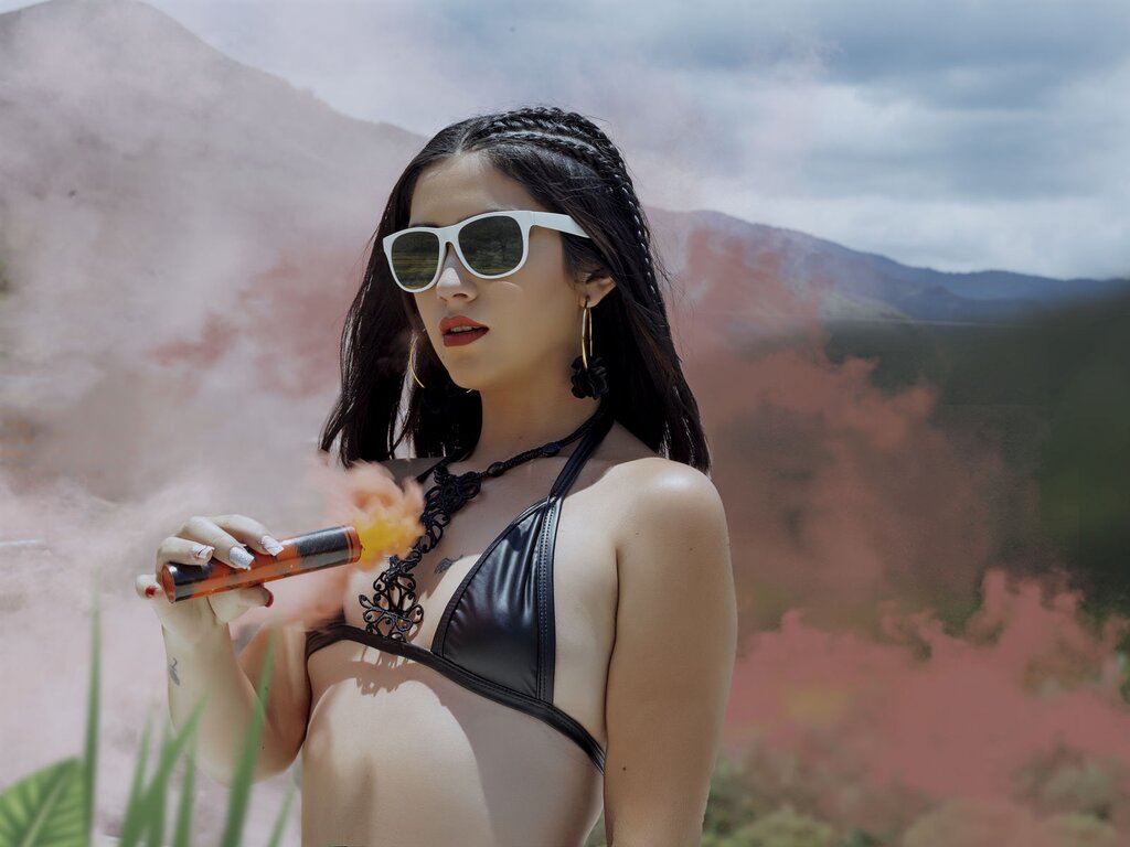 Enter MhiaRosse VIP Show